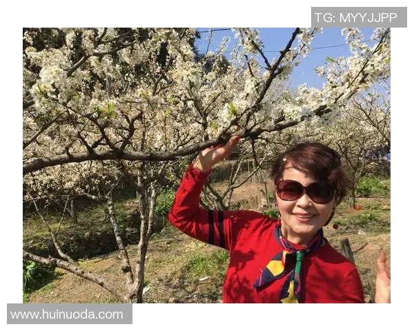 足球巨星帅照与生活瞬间全纪录 展现场上场下多彩人生